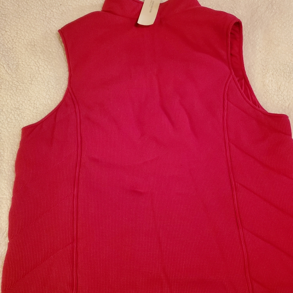 Jones New York size 2x hot pink quilted Vest. Zips and buttons. NWT - Picture 8 of 10